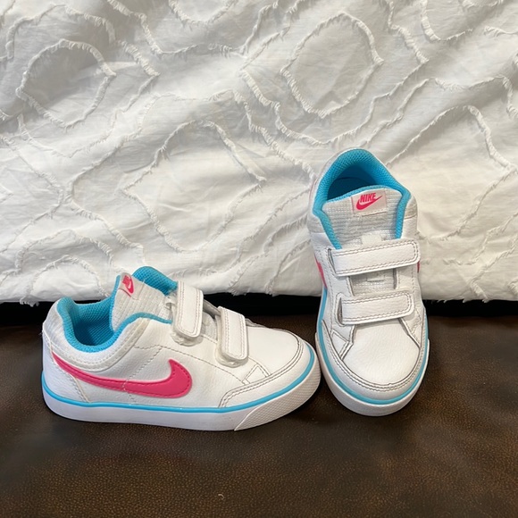 Nike Sneakers - Picture 2 of 11